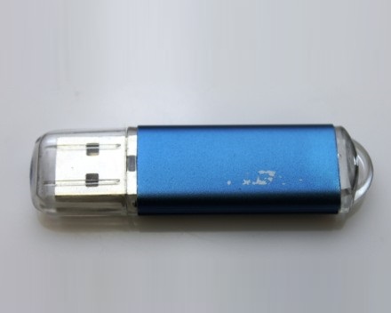 NONAME 2GB USB DRIVE