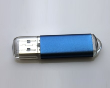 NONAME 2GB USB DRIVE_01